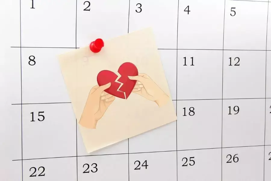 national ex girlfriend day - calendar with broken heart on it