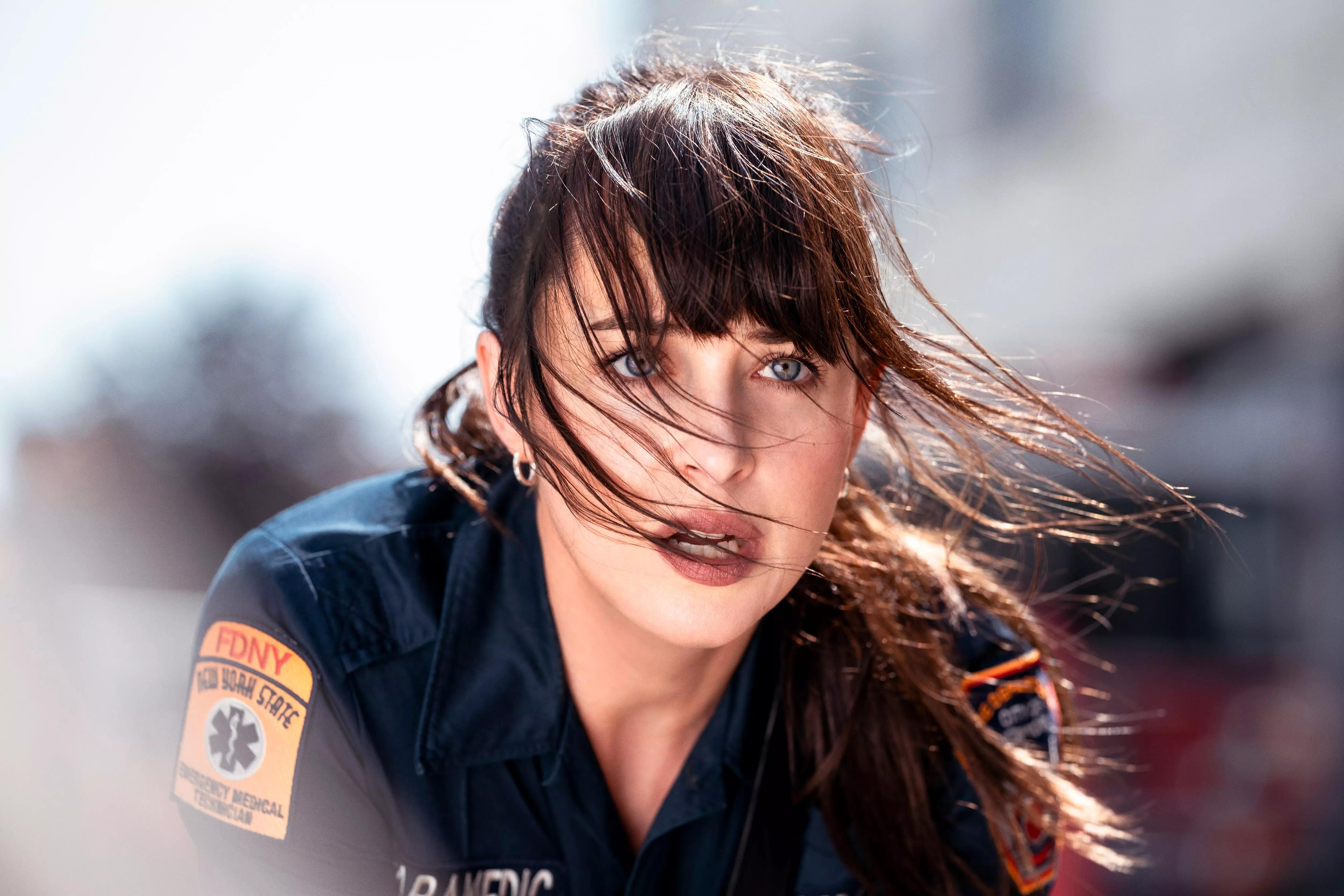 New York paramedic Cassandra Webb (Dakota Johnson) sees visions of the future in the superhero adventure "Madame Web."