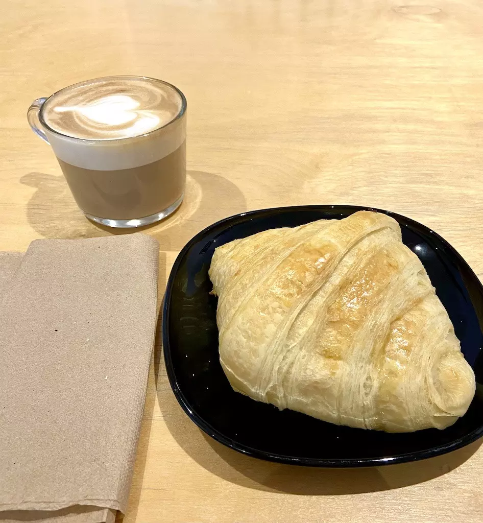 cafe au lait and croissant