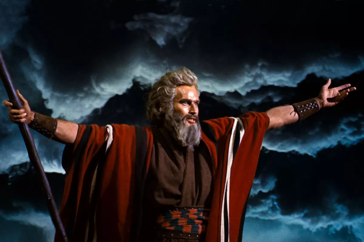Moses lifting his arms in The Ten Commandments (1956)